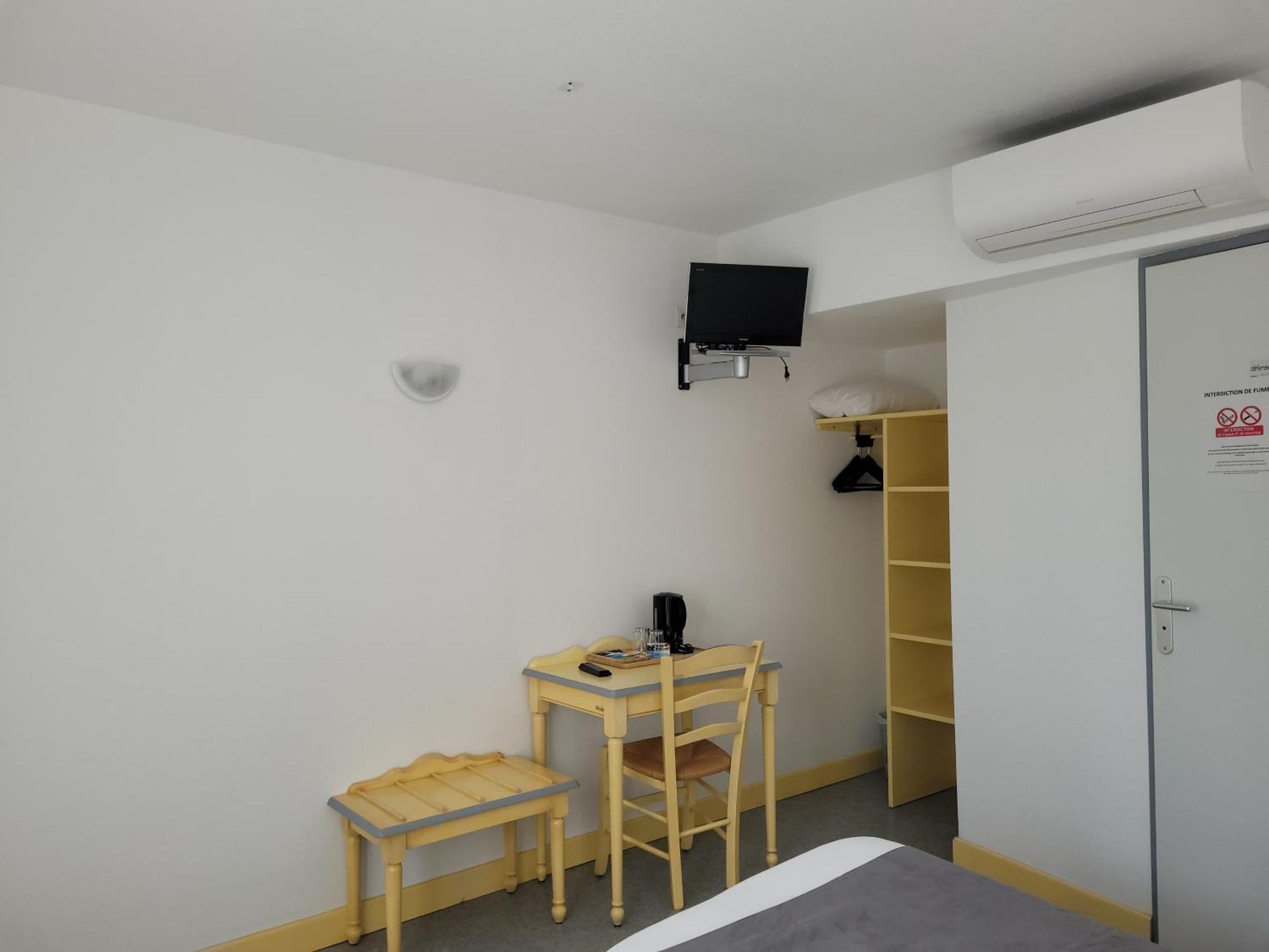 Hotel Le Vanseen Les Vans Eksteriør billede