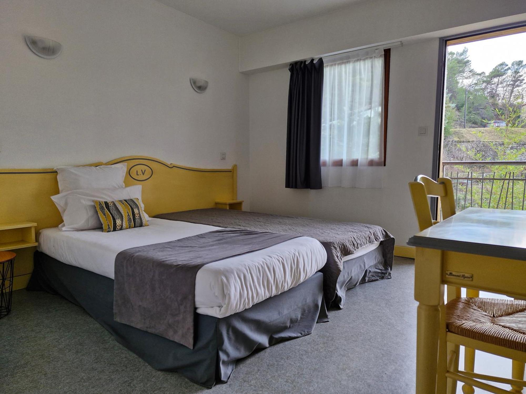 Hotel Le Vanseen Les Vans Eksteriør billede