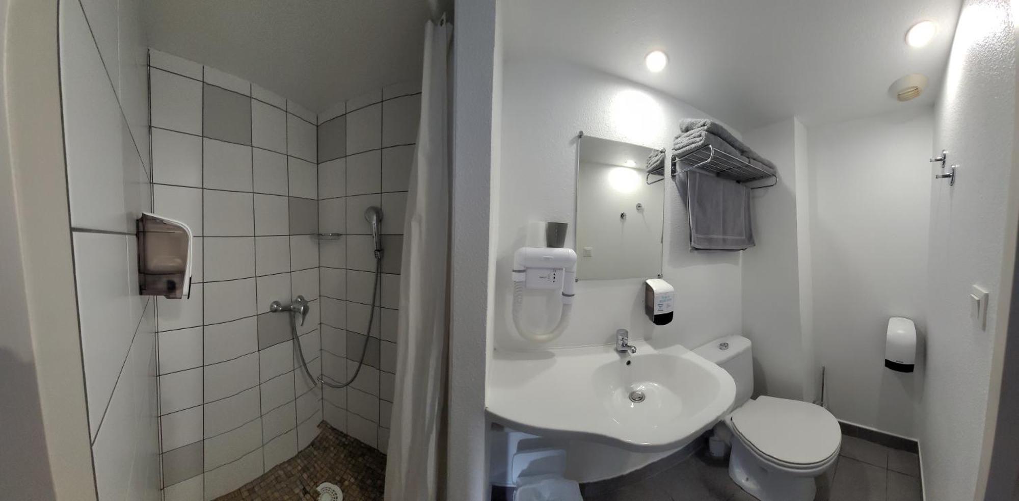 Hotel Le Vanseen Les Vans Eksteriør billede