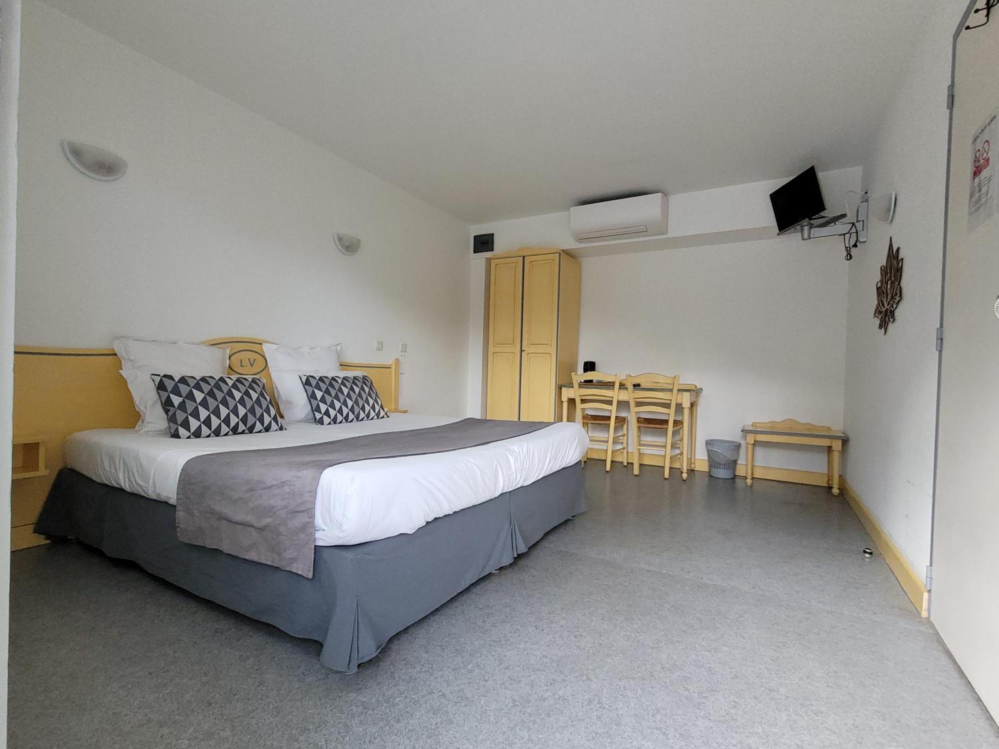 Hotel Le Vanseen Les Vans Eksteriør billede