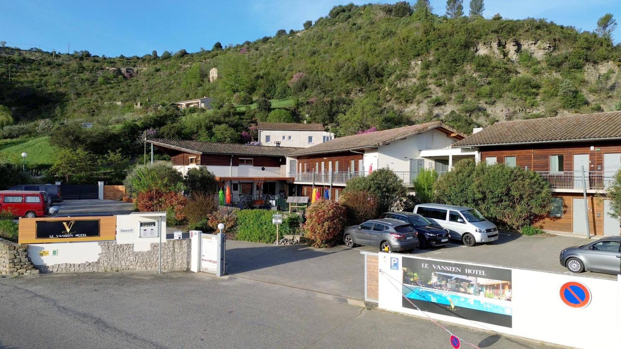 Hotel Le Vanseen Les Vans Eksteriør billede