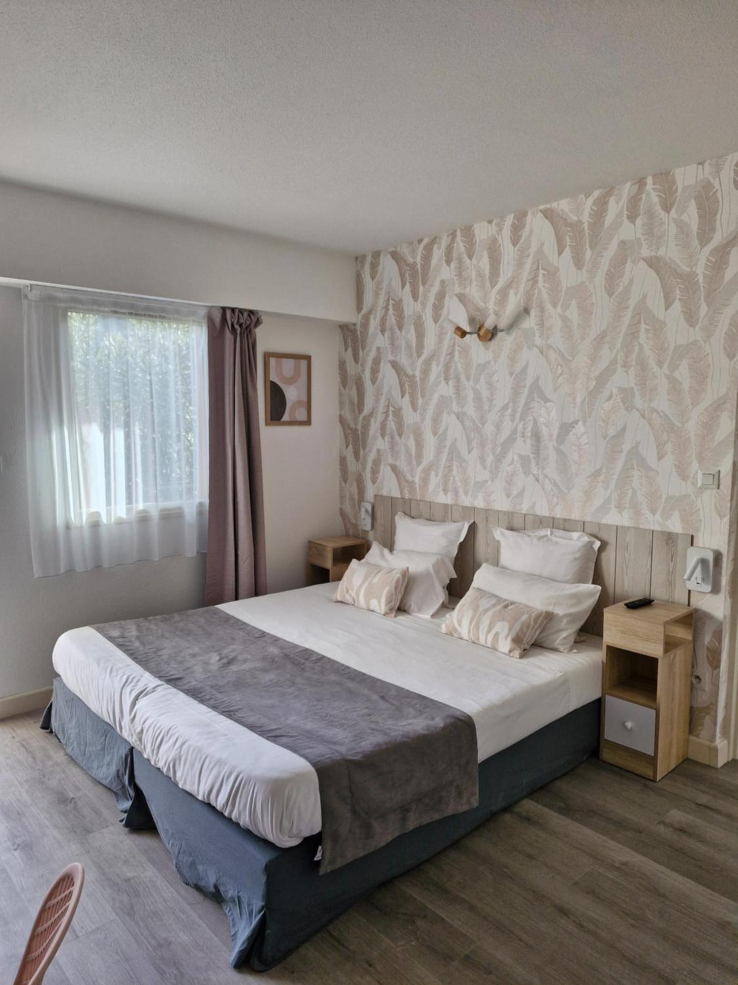 Hotel Le Vanseen Les Vans Eksteriør billede