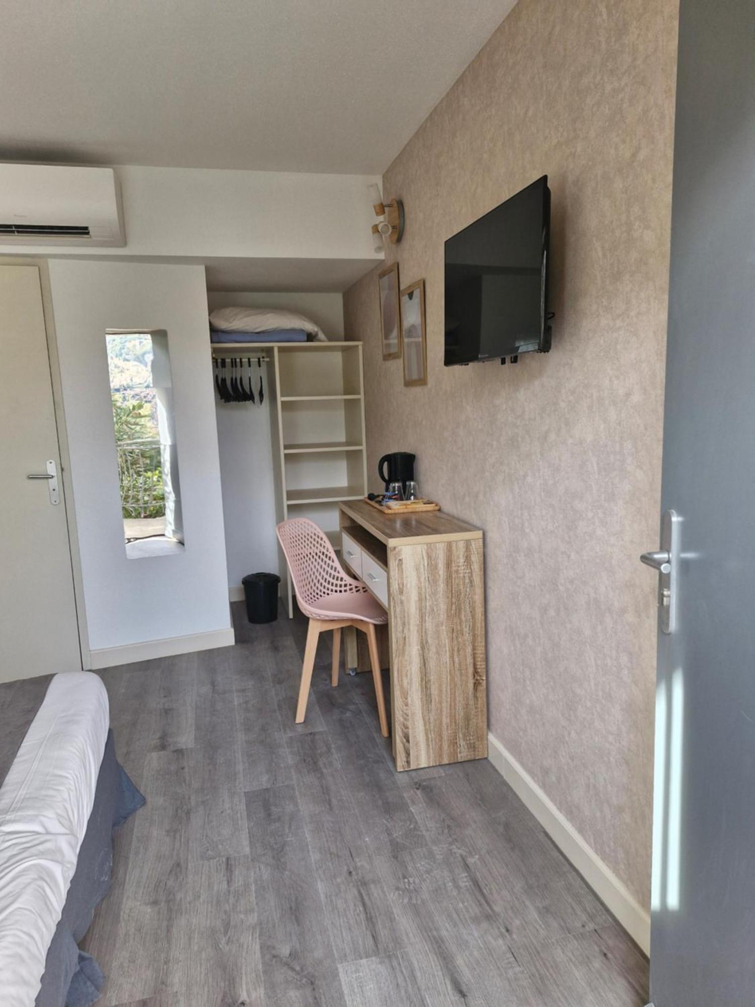 Hotel Le Vanseen Les Vans Eksteriør billede